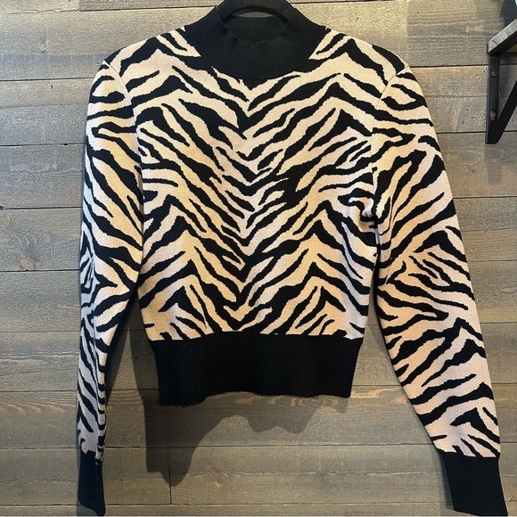 A.L.C. Sweaters - A.L.C luxurious zebra cropped sweater size small